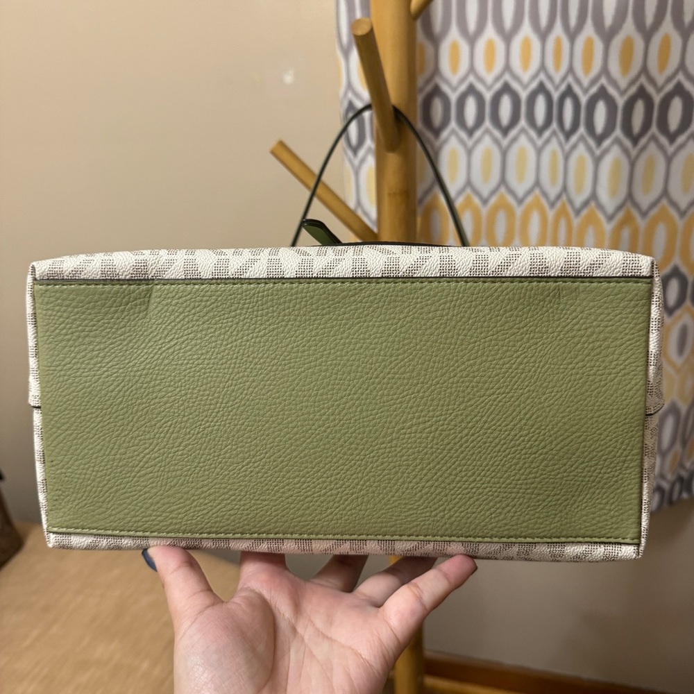 Michael Kors White and Green Women's Bag - Picture 5 of 9